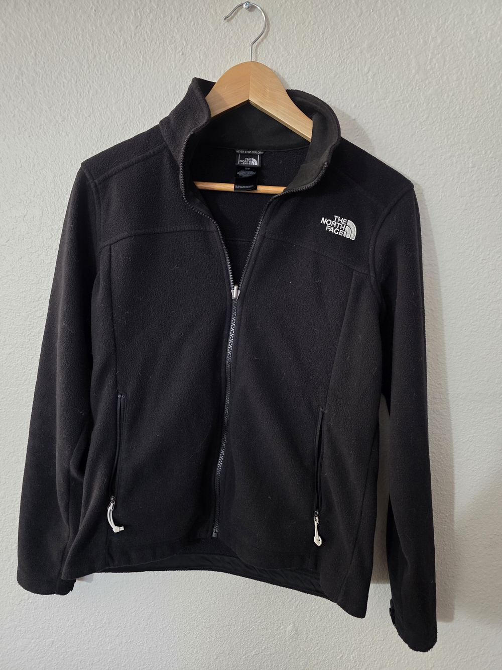 The North Face Women’s Black Lightweight Full-Zip Jacket